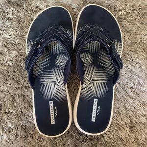 cloudsteppers by clarks brinkley drift flip flop